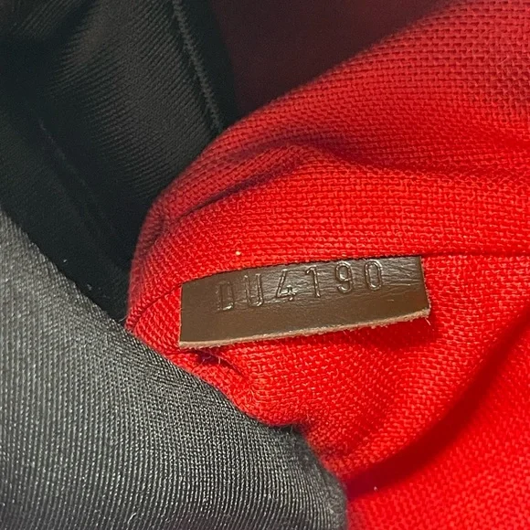 Louis Vuitton Bloombury PM - Picture 8 of 16